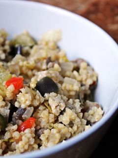 Una foto de Mijo con verduras salteadas