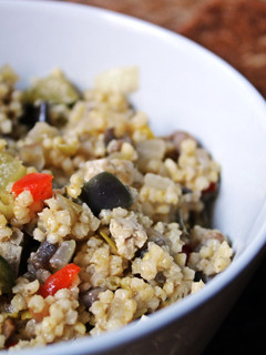 Una foto de Mijo con verduras salteadas