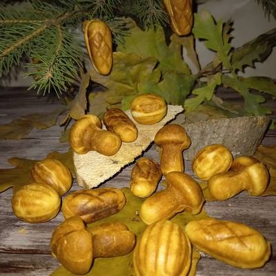 Орешки - грибочки с вареной сгущенкой и грецкими ореxами