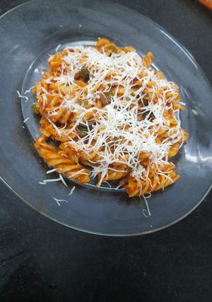 A picture of Pasta in arrabiata sauce.