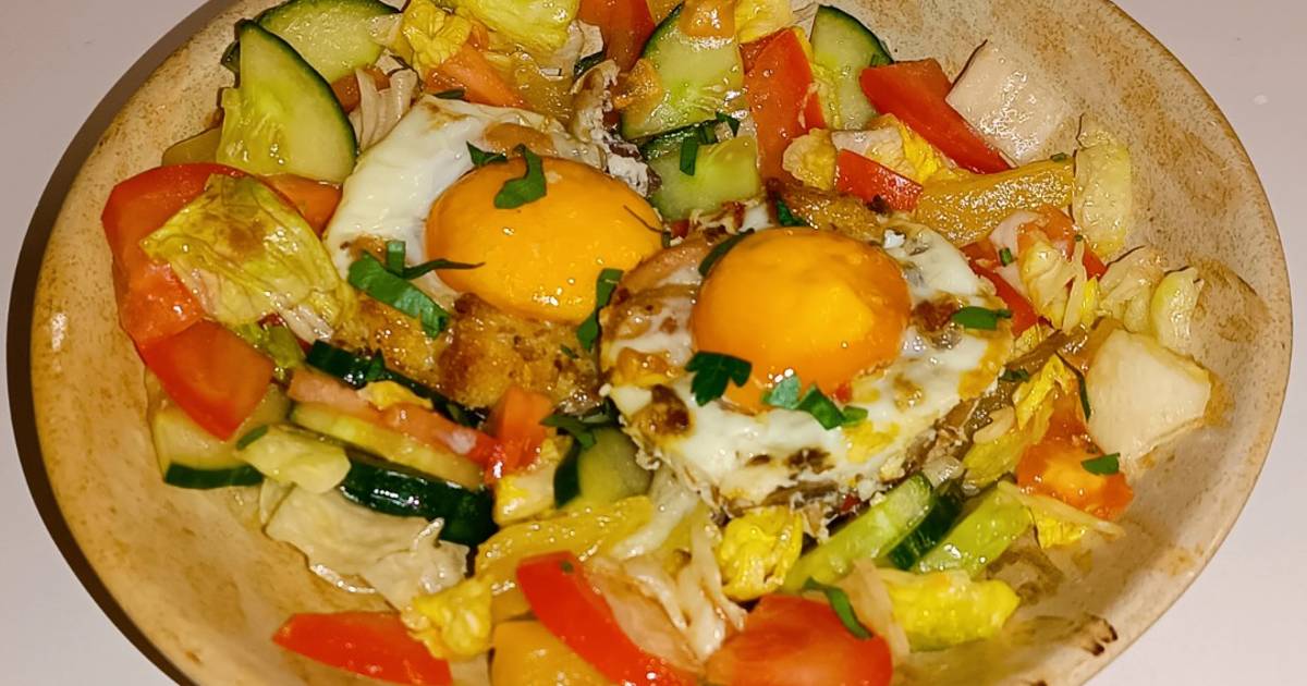 Салат из курицы с ананасами и шампиньонами