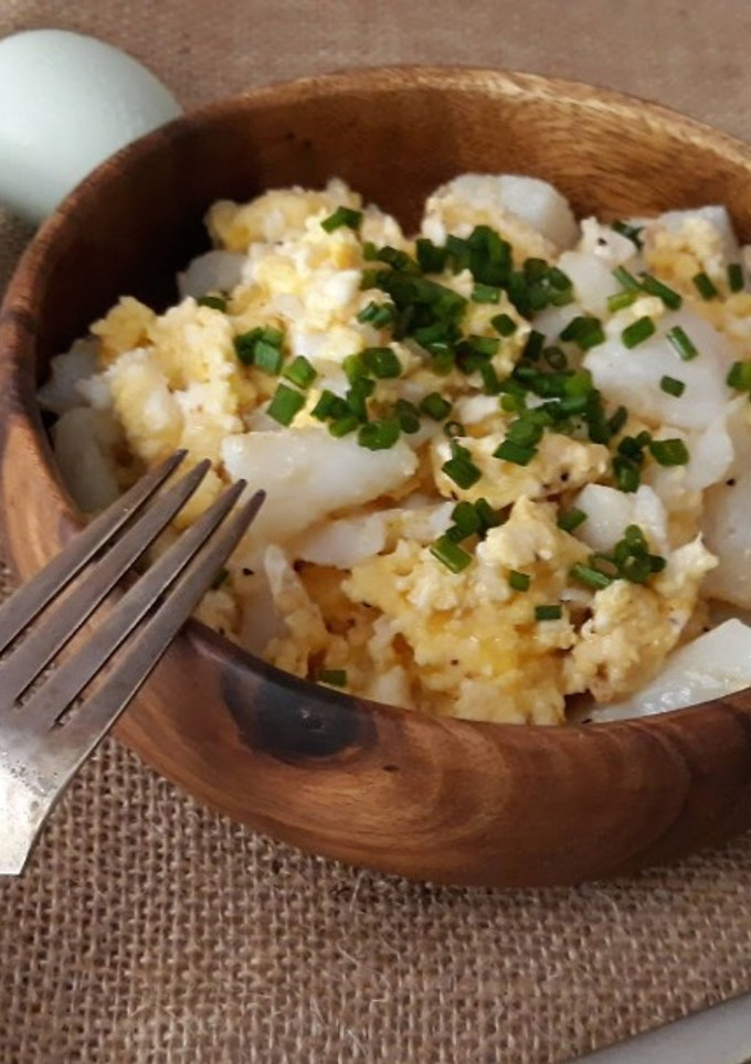 Una foto de Huevos revueltos con bacalao