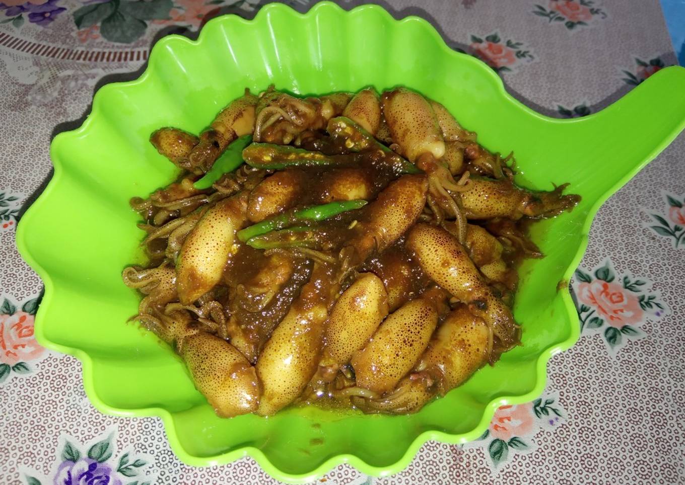 Cumi rebus dengan saus lada hitam