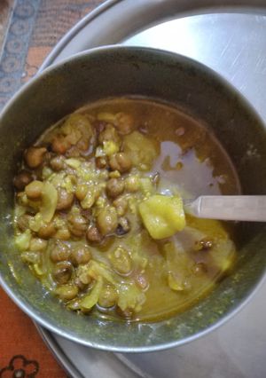 A picture of Black chana.