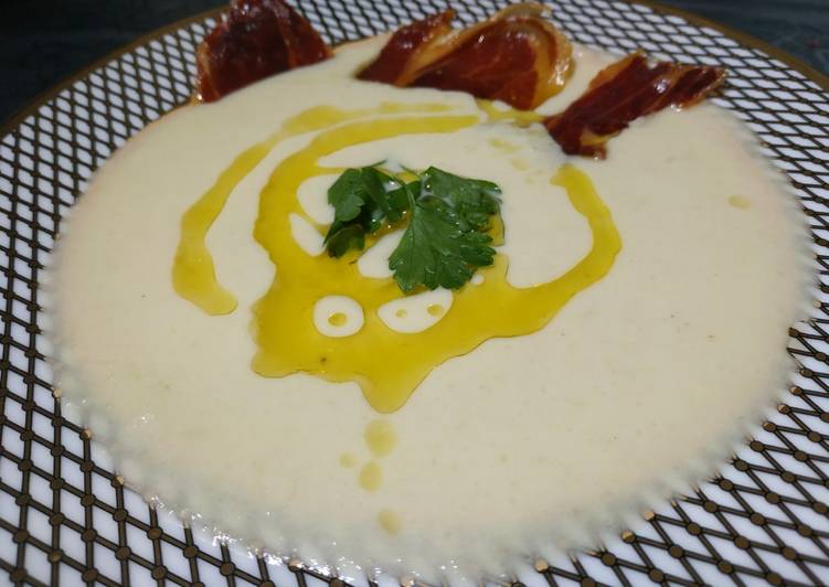 Crema fría de puerro y manzana (Vichyssoise)