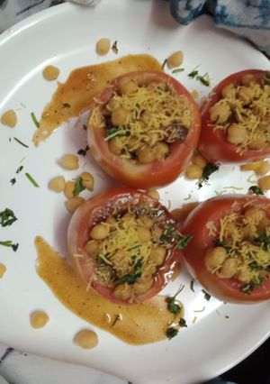 टमाटर कटोरी चाट (Tamatar katori chaat recipe in hindi) रेसिपी मुख्य फोटो