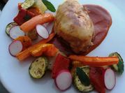 Una foto de pechuga de pollo rostizado
