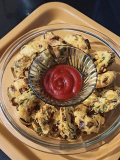 A picture of Spring onion vada.