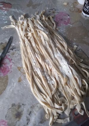Una foto de Pasta simple (a mano, sin maquinas)