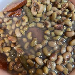 A picture of Purple Hull Peas.