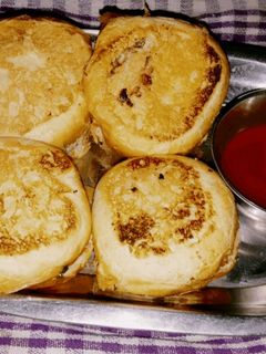 इंस्टेंट आलू पाव (Instant aloo pav recipe in Hindi) रेसिपी मुख्य फोटो