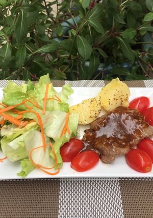 Hình của món Bò beefsteak xốt tiêu đen.