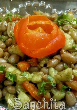A picture of Boiled Peanuts salad.