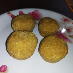 A picture of Besan laddu.