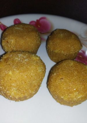 A picture of Besan laddu.