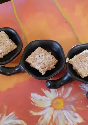 तिळगुळ वडी (Tilgul Vadi Recipe In Marathi) रेसिपी चे मुख्य फोटो 