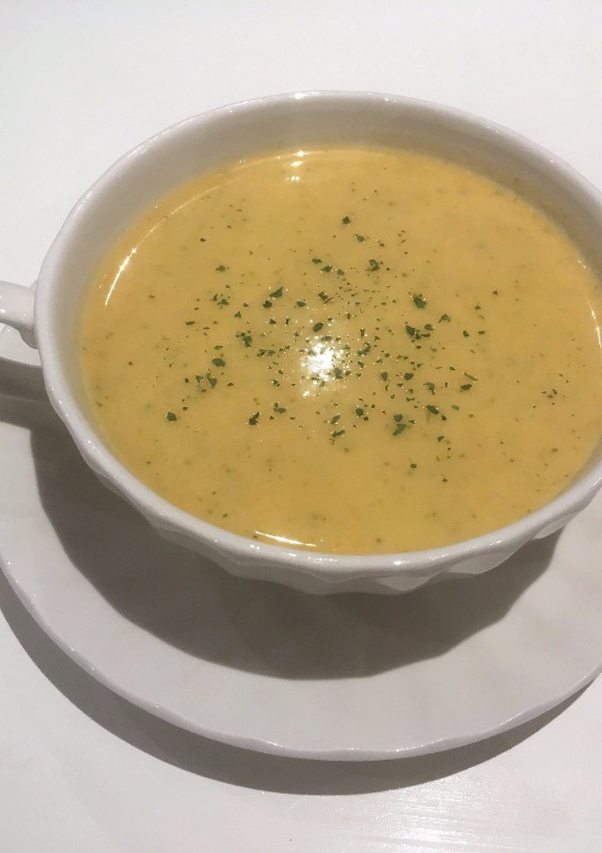 Una foto de Crema de calabacines, brócoli y zanahorias