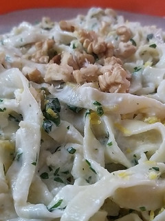 Una foto de Pasta con Salsa Gremolata