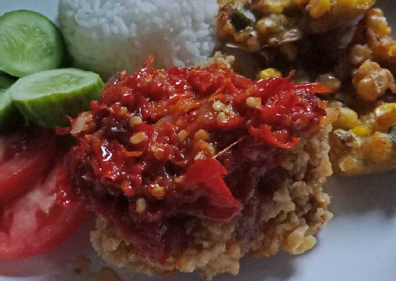 Ayam geprek sambel korek + (bakwan jagung)