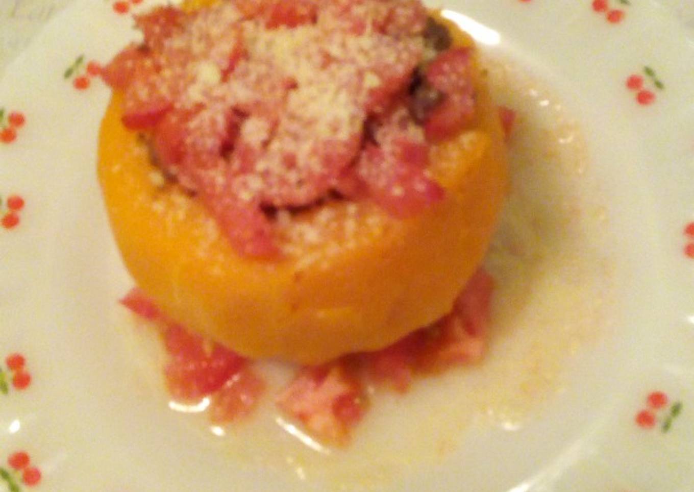 Calabaza rellena de carne con tomates