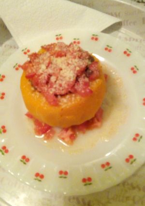 Una foto de Calabaza rellena de carne con tomates
