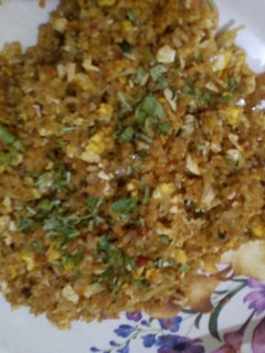 தவாவில் முட்டை பிரைட் ரைஸ் (Thavavil muttai fried rice recipe in tamil) செய்முறை முக்கிய புகைப்படம்