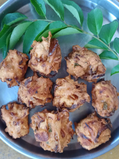வெங்காய போண்டா / Onion bonda Recipe in tamil செய்முறை முக்கிய புகைப்படம்