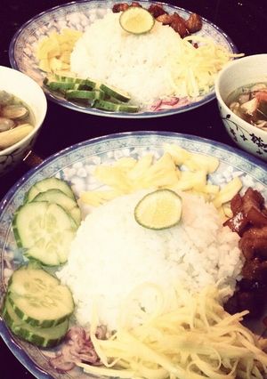 Hình của món Cơm trộn kiểu Thái - Canh Tomyum.