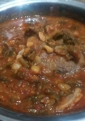 صورة لوصفة سبانخ باللحمة والحمص