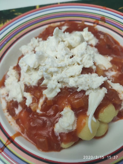 Una foto de Gnocchis con salsa y mozzarella