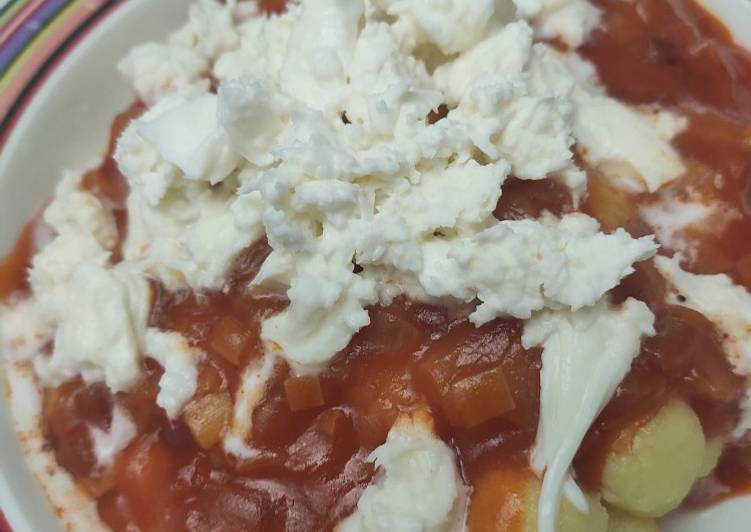 Gnocchis con salsa y mozzarella