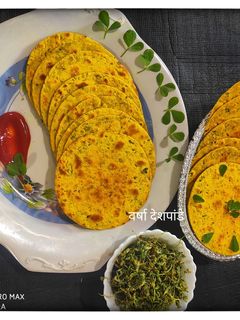 गुजराती मेथी खाकरा (Methi khakhra recipe in marathi) रेसिपी चे मुख्य फोटो 