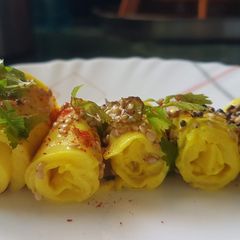 A picture of Khandvi.