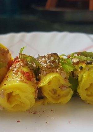 A picture of Khandvi.