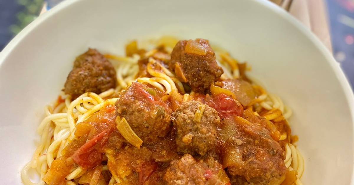 Spaghettis aux boulettes et sauce tomate