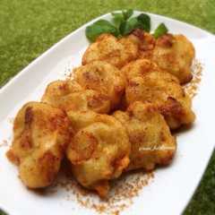 A picture of Pisang Goreng with brown sugar.