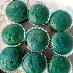 A picture of Green vanilla cake.