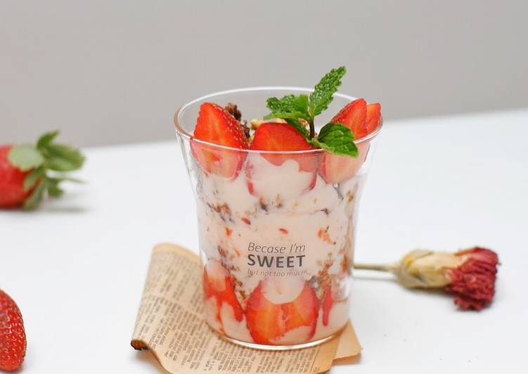 TERUNGKAP! Inilah Cara Membuat Granola Cashew With Strawberry Yogurt Anti Gagal