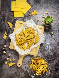 صورة لوصفة بسكويت مالح اربعه اشكال واربع نكهات مختلفه 🧀