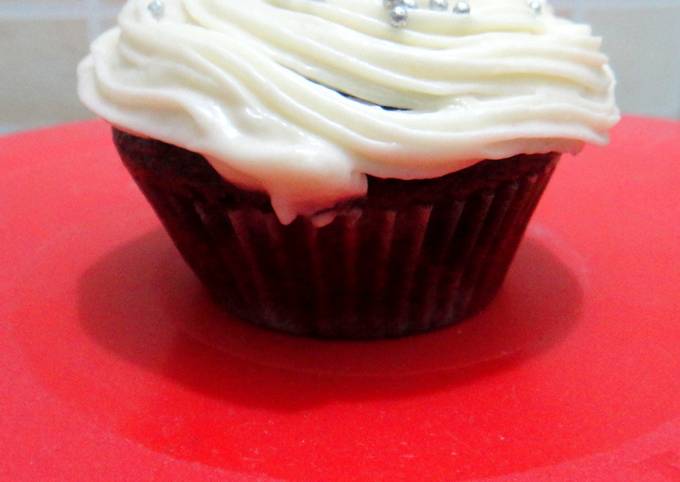 red velvet cupcakes vegan recipe main photo