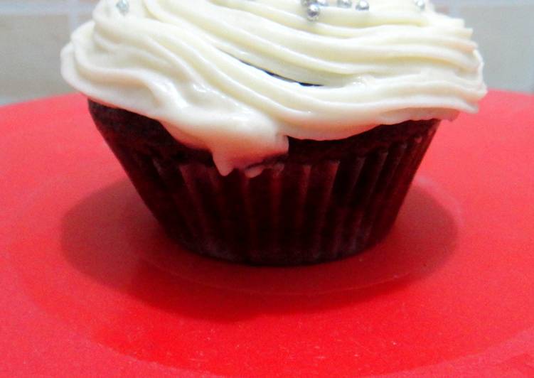 Step-by-Step Guide to Make Speedy Red Velvet Cupcakes - Vegan