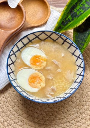 Foto principal de Sopa de pollo y huevo duro