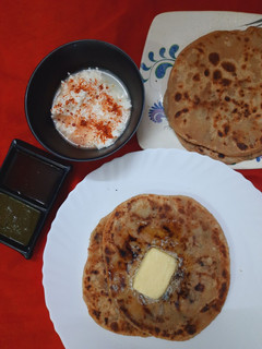 आलू प्याज़ के पराठे(ALOO PYAZ KE PARATHE RECIPE IN HINDI) रेसिपी मुख्य फोटो
