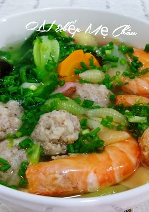 Hình của món Nui nấu tôm thịt viên rau củ.
