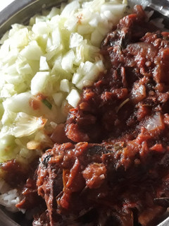 A picture of Cucumber and tomato sauce.