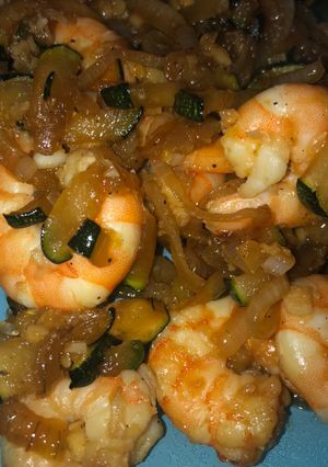 Une photo de Sauté de courgette/crevettes