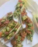Endibias con salmón y aguacate