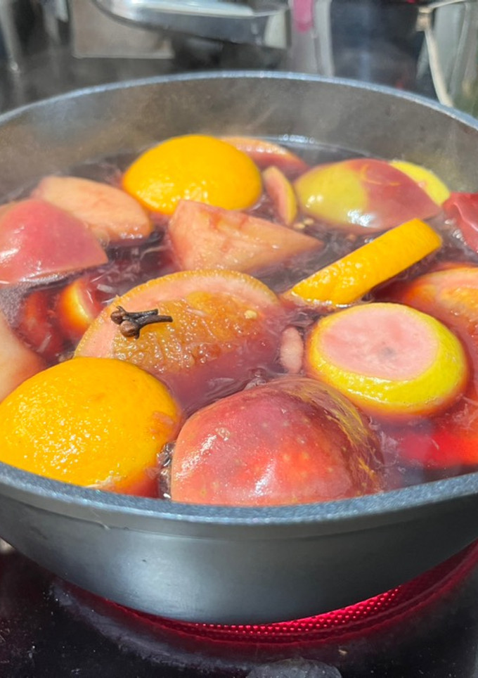 Gyümölcsös forralt bor chilivel recept fotója