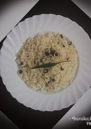 A picture of Raisin coconut rice(wali wa nazi na zabibu).