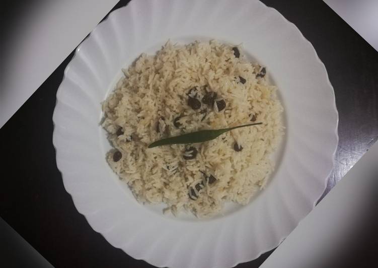 Raisin coconut rice(wali wa nazi na zabibu)